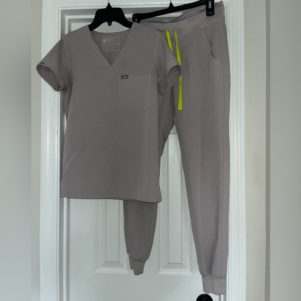 Figs jogger scrub set